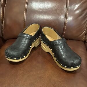 Dansko size 40 Black Perforated Clogs with Tan Sole
